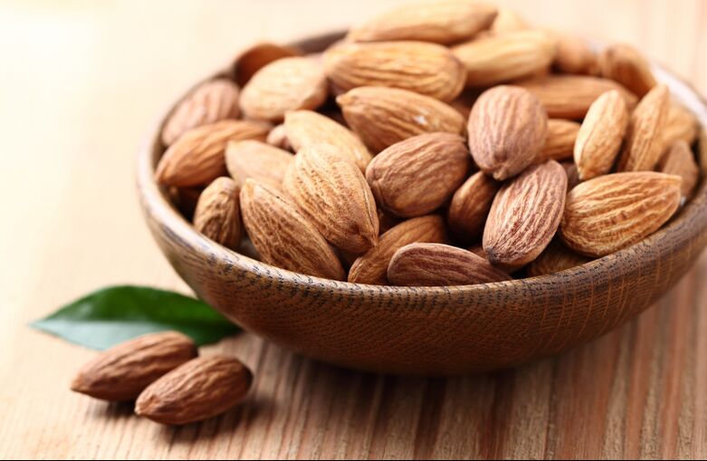 Makan almond akan membantu meningkatkan gairah seks pria